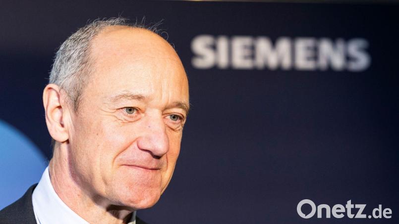 Siemens-Chef Roland Busch kann sich über einen Großauftrag freuen. (Archivbild) Bild: Michael Matthey/dpa