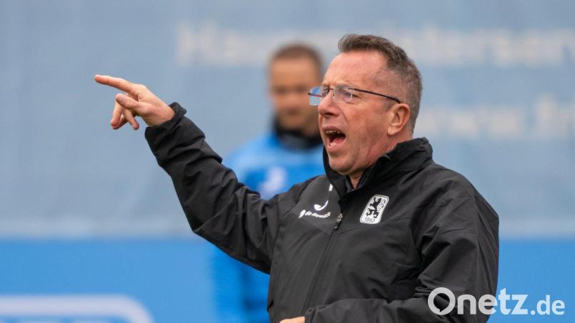 Am Samstag sind Kauczinski und der TSV 1860 in Schweinfurt zu Gast. (Archivbild) Bild: Peter Kneffel/dpa