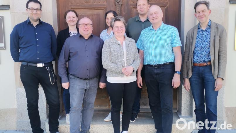 Die Vertreter der letzten Schulverbandssitzung: Kommissarischer Schulleiter Josef-Benedikt Kugler, Kämmerin Regina Hildebrand, Geschäftsstellenleiter Anton Brand, Anja Ried, Bürgermeisterin Sonja Meier, Schulverbandsmitglied Andreas Sorgenfrei, Bürgermeister Walter Schauer und Schulleiter Lothar Drachsler (von links). Bild: amö