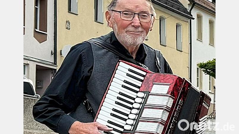 Hermann Schremls letzter Auftritt mit den "Stodtbergsait'n" war beim Benefizkonzert "Musik im März". Bild: G. Bayerl