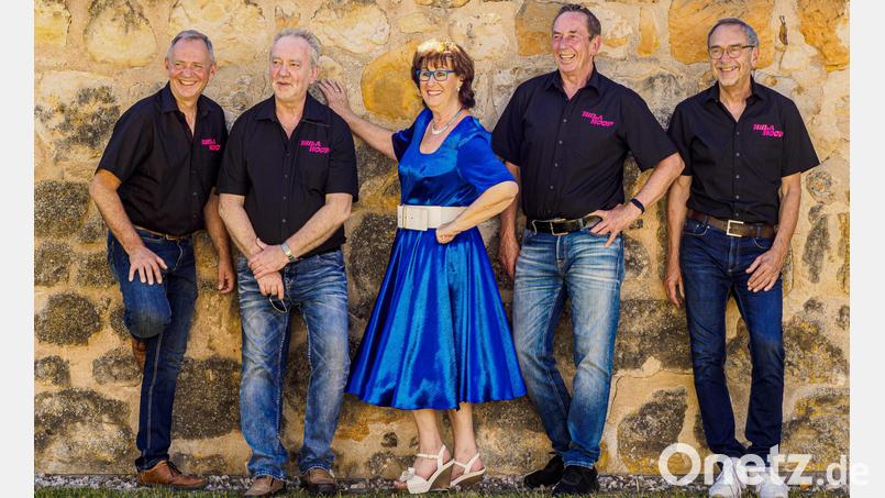 Die Band Hula Hoop aus Amberg spielt Musik der 50er und 60er Jahre. Bild: Peter Feldmeier