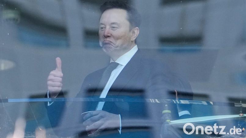Tech-Milliardär Elon Musk wurde als Zeuge im Prozess um seine Klage gegen OpenAI-Mitgründer Sam Altman befragt. Bild: Godofredo A. Vásquez/AP/dpa
