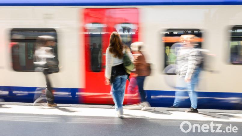 Das Deutschlandticket gibt es seit dem 1. Mai 2023. (Arcjhivbild) Bild: Julian Stratenschulte/dpa