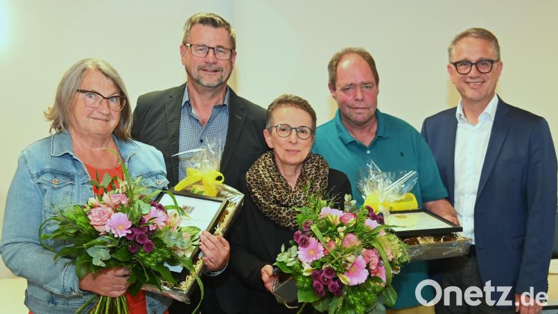 Abschied aus dem Poppenrichter Gemeinderat (von links): Waltraud Lobenhofer, Konrad Scharl, Barbara Wagner und Rudolf Kordein, denen der Erste Bürgermeister Hermann Böhm (rechts) für ihr langjährliches Engagement zum Wohle der Gemeinde dankte. Bild: Gerhard Franz
