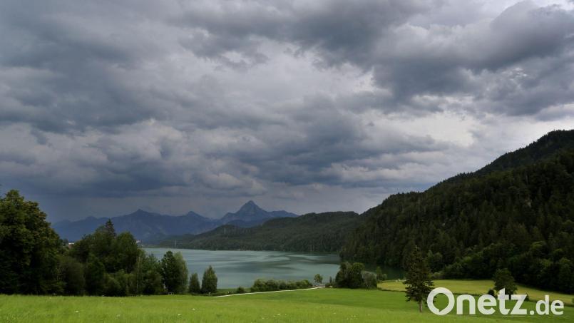 Am Weißensee ist ein Wanderer im steilen Felsgelände verunglückt. (Symbolbild) Bild: Karl-Josef Hildenbrand/dpa