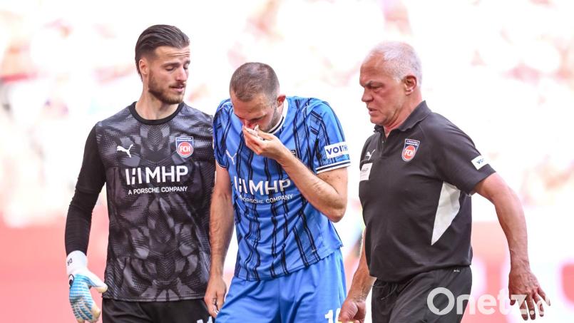 Jonas Föhrenbach erleidet beim Spiel in München einen Nasenbeinbruch. Bild: Harry Langer/dpa