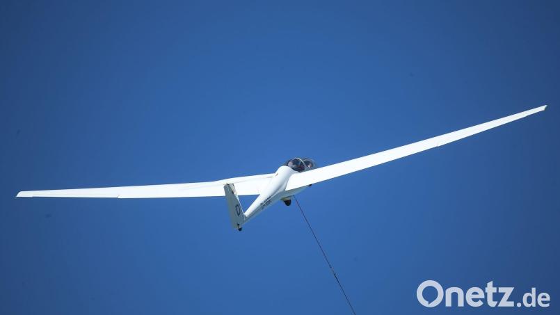 Der Pilot starb noch an der Unglücksstelle. (Symbobild) Bild: David Young/dpa