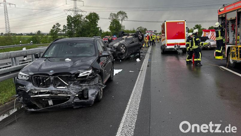 Die Frau starb noch an der Unfallstelle. Bild: Alexander Franz/Alexander Franz / Erftkreis News/dpa