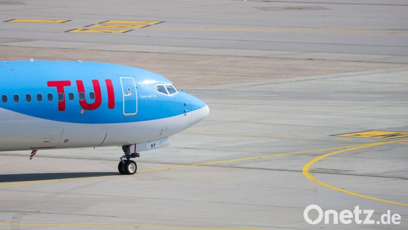 Der Unfall ereignete sich während einer Zeremonie zur Taufe eines Flugzeugs des Touristikunternehmens TUI. (Symbolbild) Bild: Christoph Schmidt/dpa