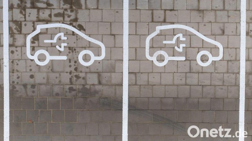 Weil es in China und den USA schlecht lief, sind die weltweiten Elektroautoneuzulassungen im ersten Quartal gesunken. (Symbolbild) Bild: Sebastian Kahnert/dpa