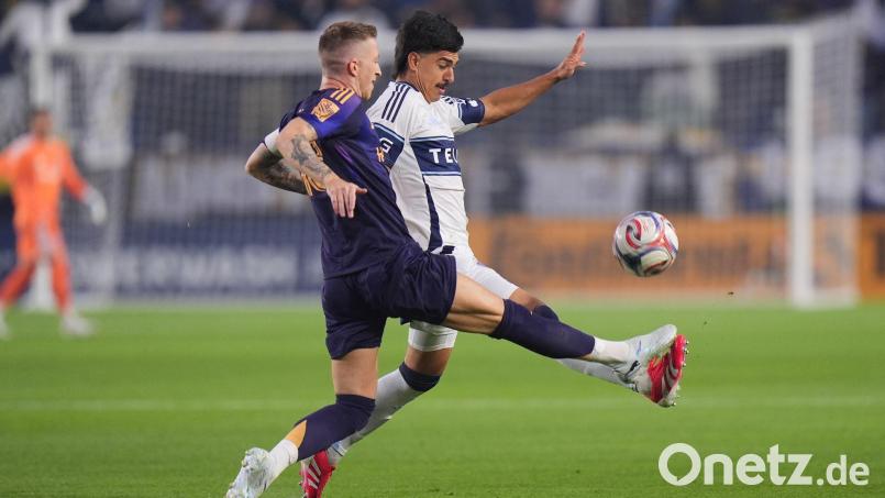 Marco Reus (vorne) spielte gegen Vancouver eine Halbzeit für Los Angeles. Bild: Jae C. Hong/AP/dpa