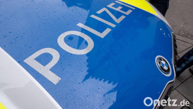 Die Polizei hatte beim Frühlingsfest in Weiden einiges zu tun. Symbolbild: Peter Kneffel/dpa