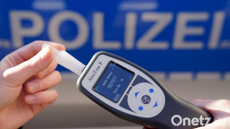 In Nabburg war ein alkoholisierter Autofahrer unterwegs. Symbolbild: Marcus Brandt/dpa