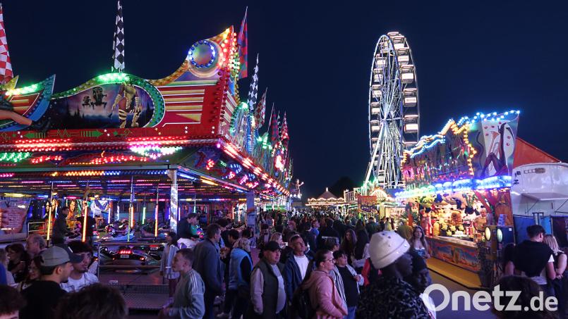 Am Samstagabend platzte der Festplatz aus allen Nähten. Bild: Kunz