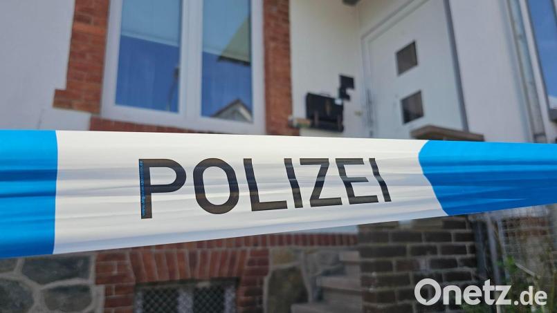 In einem Haus im Ortsteil Steinbergen in Rinteln fand eine Tochter die leblosen Körper ihrer Mutter und deren Lebensgefährten. Bild: dpa