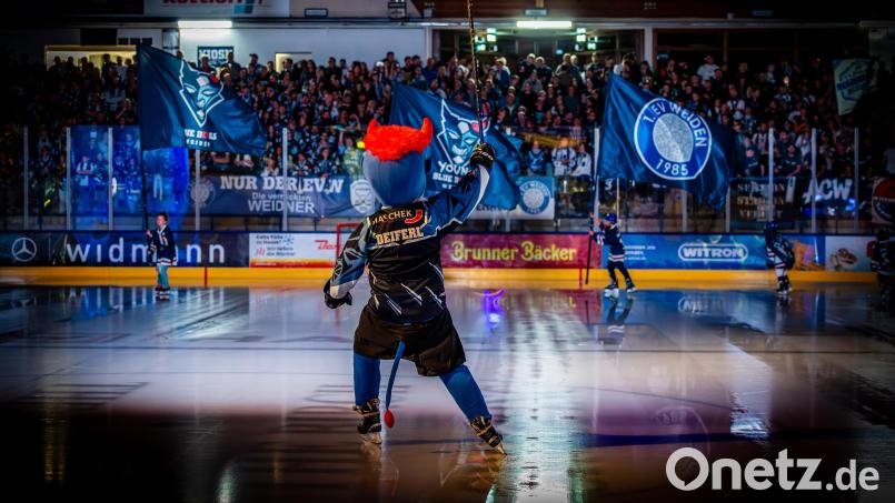 Dauerkarten-Käufer der Blue Devils Weiden müssen zur neuen Saison tiefer in die Tasche greifen. Bild: Tobias Neubert