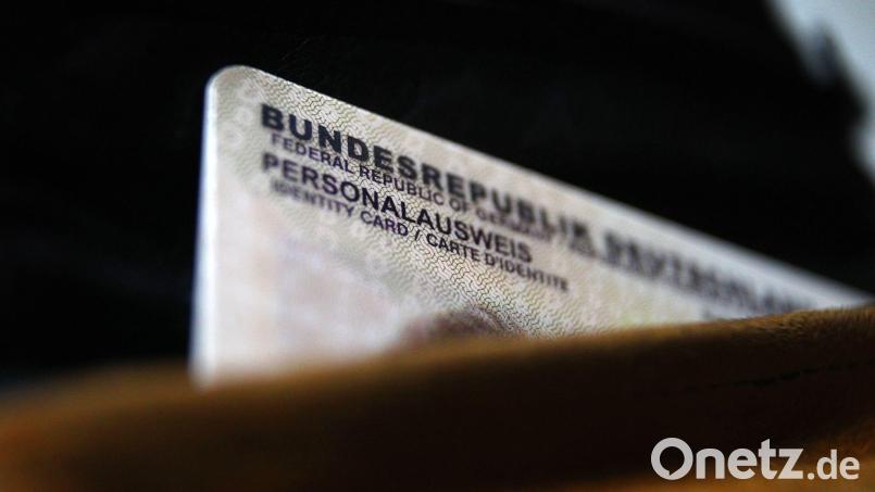 Der verloren gegangene Ausweis hat eine weite Reise hinter sich. (Symbolbild) Bild: Karl-Josef Hildenbrand/dpa