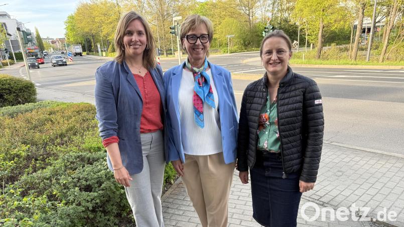 Die SPD mit Hildegard Ziegler (rechts) und Laura Weber von den Grünen im Stadtrat nominieren Sabine Zeidler, SPD, (Mitte) als 3. Bürgermeisterin. Bild: SPD Weiden