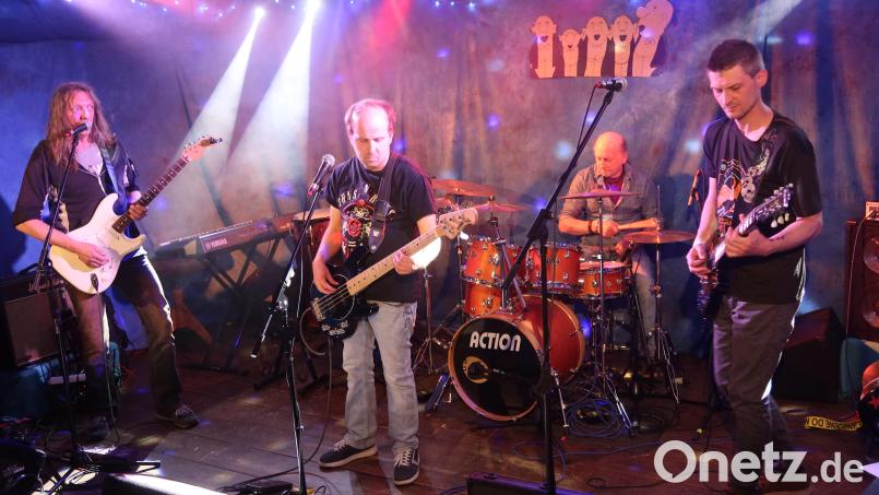 Die Weidener Rockband "Imma Shlimma" eröffnete die "Open Stage" im Kulturbahnhof. Bild: Kunz