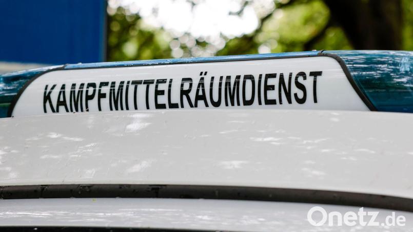 Spezialisten vom Kampfmittelräumdienst sprengten die Granate noch vor Ort. (Symbolbild) Bild: Frank Molter/dpa