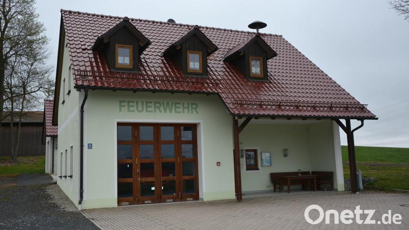 Herzstück der Feuerwehr Pechofen ist das Feuerwehrgerätehaus in Oberteich, das im August 2003 eingeweiht wurde. In unmittelbarer Nähe findet das Fest zum 125-jährigen Bestehen statt. Bild: jr
