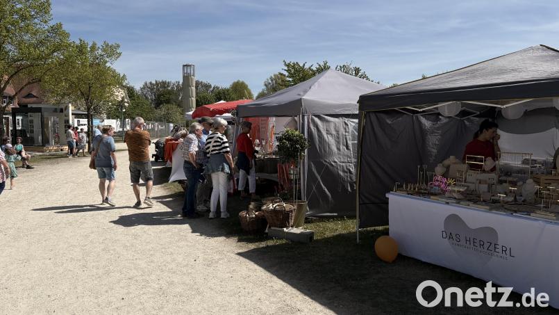 Auf dem Landesgartenschaugelände konnten sich die Besucher über die neuen Garten- und Lifestyle-Produkte informieren. Bild: Lukas Büchold