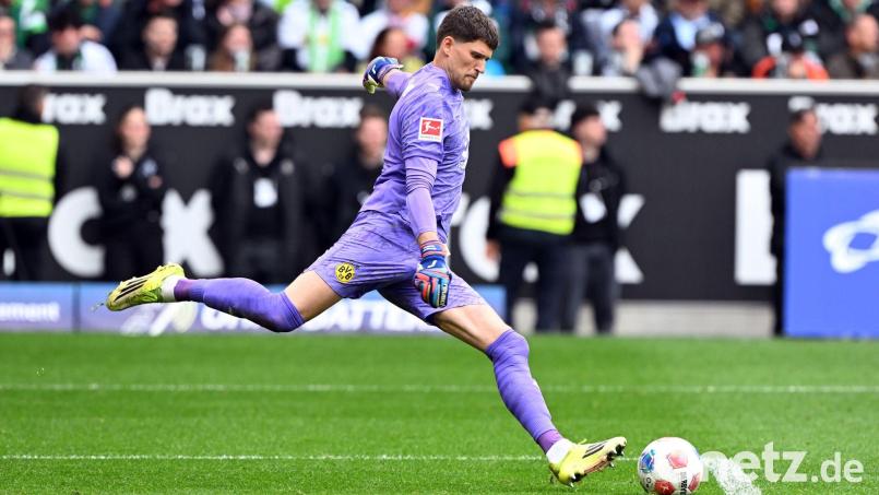 Dortmunds Keeper Gregor Kobel war nach der Niederlage in Gladbach unzufrieden. Bild: Federico Gambarini/dpa