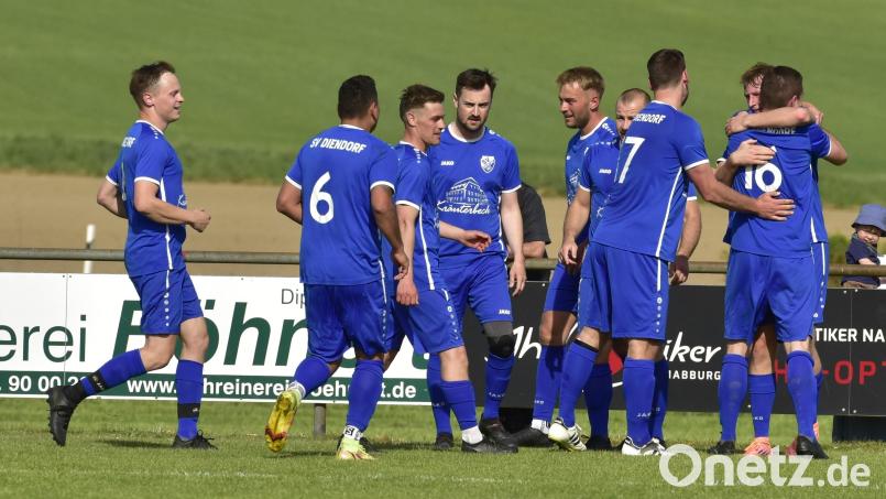 Die Spieler des SV Diendorfs beim Torjubel nach dem 2:2-Ausgleich. Bild: Hans Mark