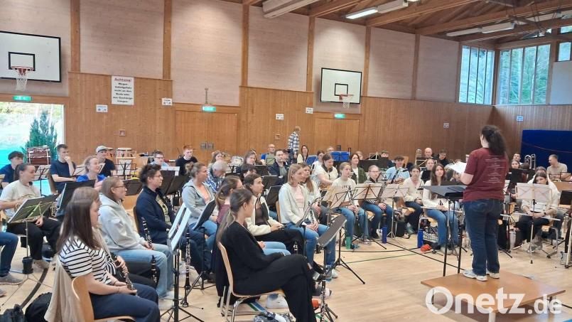 Die beiden Orchester aus Freudenberg und Vilseck bei den gemeinsamen Probentagen im Bayerischen Wald. Bild: Michaela Leitl