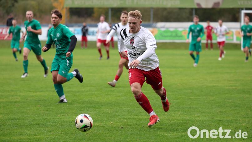 Xavier Siemski (vorne) kehrt dem SC Luhe-Wildenau nach nur einer Saison den Rücken. Bild: Dieter Jäschke
