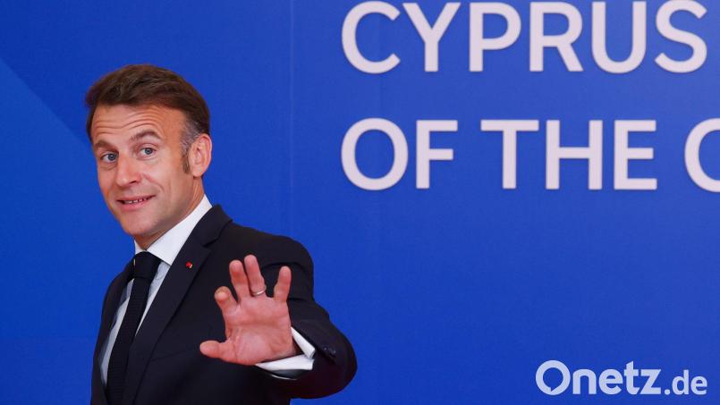 Schmetterte am Rande eines Gipfeltreffens ein Chanson: Frankreichs Präsident Emmanuel Macron. (Archivbild) Bild: Yves Herman/Reuters Pool via AP/dpa