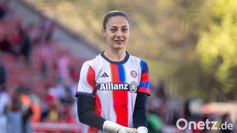 Wird den FC Bayern im Sommer verlassen: Torhüter Mala Grohs. (Archivbild) Bild: Soeren Stache/dpa