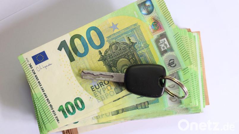 Viele Autokäufe werden per Kredit finanziert. (Symbolbild) Bild: Karl-Josef Hildenbrand/dpa