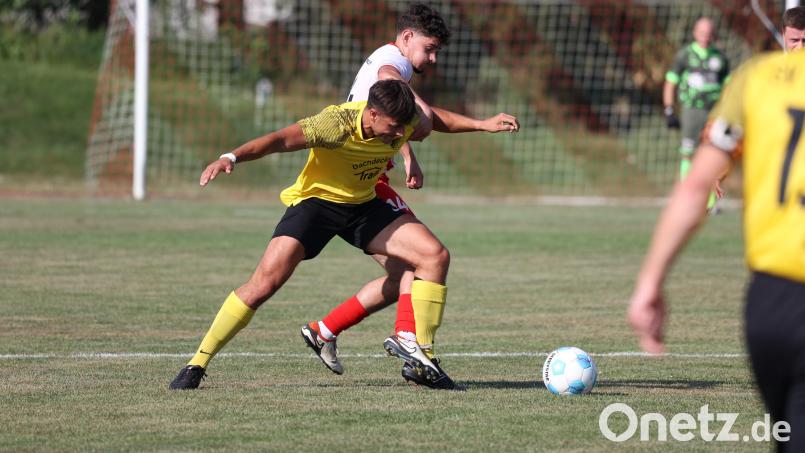 Benedikt Weber (gelb) wechselt zur kommenden Saison vom SV Kulmain zur SpVgg Trabitz. Bild: Dieter Jäschke