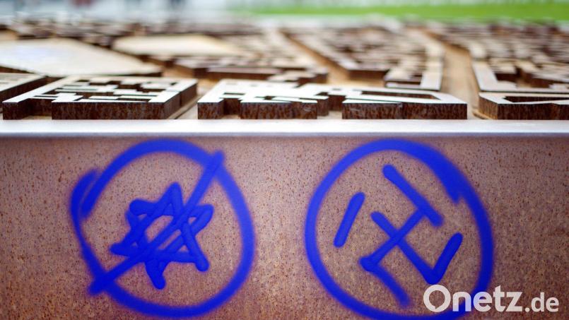Die Zahl antisemitischer Vorfälle bleibt auf einem Rekordhoch. (Archivbild) Bild: Daniel Reinhardt/dpa