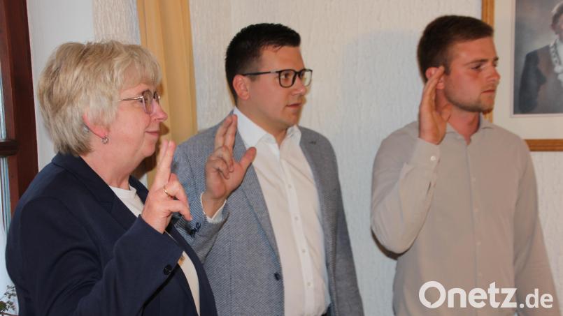 Brigitte Hoffmann, Lukas Üblacker und Julian Burger (von links) sind die drei neuen Marktgemeinderäte. Üblacker fiel zudem der Posten des Dritten Bürgermeisters zu. Bild: Konrad Rosner