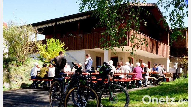 Die Schutzhütte Altensteinreuth ist ein beliebtes Ziel für Wanderer und Radler. Bild: bkr