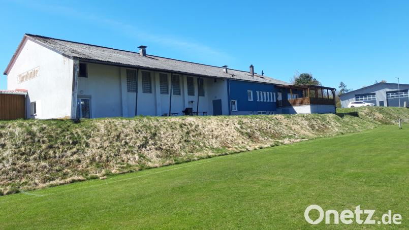 Die Turnhalle in Mehlmeisel stammt aus dem Jahr 1960. Die Gemeinde plant schon länger einen Neubau und hat nun vom Bundesprogramm "Sanierung kommunaler Sportstätten" 500.000 Euro zugesagt bekommen. Bild: wkr