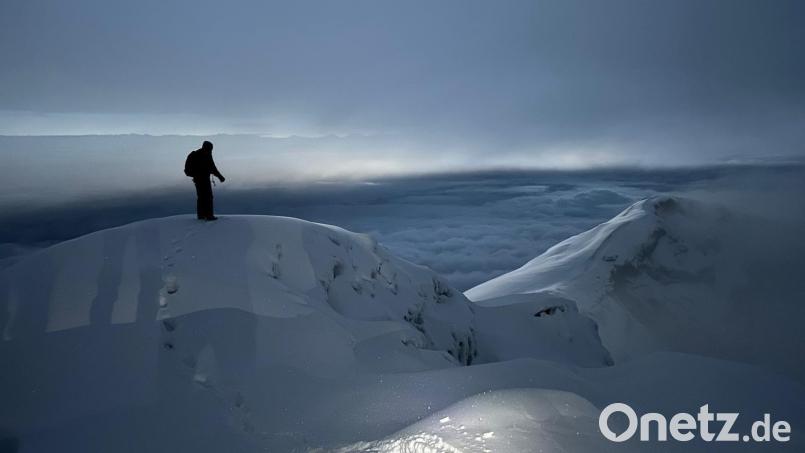 Die Touren begannen um Mitternacht, um aus Sicherheitsgründen den Gipfel vor Sonnenaufgang zu erreichen. Bild: Roland Nusche