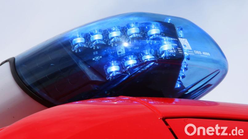 Ein Schadensgutachter und ein Brandursachenforscher haben den Brand Mitte April in einem Einfamilienhaus in Irchenrieth untersucht. Das Polizeipräsidium Oberpfalz hat nun die Brandursache bekanntgegeben. Symbolbild: Stephan Jansen / dpa