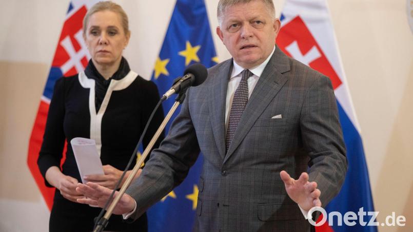 Die sozialdemokratische Wirtschaftsministerin Denisa Sakova und der linkspopulistische Ministerpräsident Robert Fico hatten die unterschiedlichen Treibstoffpreise für In- und Ausländer bisher verteidigt. (Archivbild) Bild: Martin Baumann/TASR/dpa