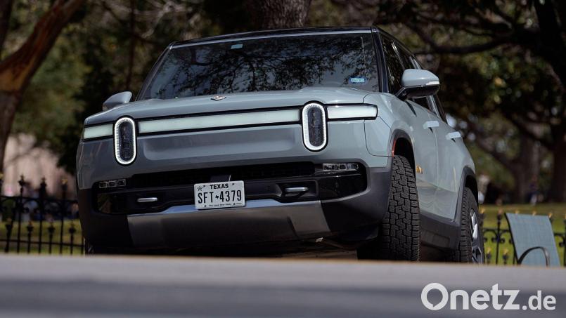 Rivian fordert mit seinen Fahrzeugen Tesla in den USA heraus. (Archivbild) Bild: Eric Gay/AP/dpa