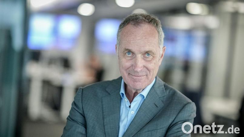 Der Journalist Stephan Lamby entscheidet nun an vorderster Stelle über die Gewinner des Deutschen Fernsehpreises mit. (Archivbild) Bild: Kay Nietfeld/dpa