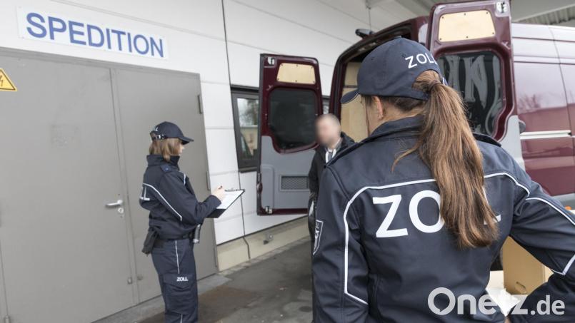 Die Finanzkontrolle Schwarzarbeit des Zolls (FKS) geht am Mittwoch im gesamten Bundesgebiet verstärkt gegen Schwarzarbeit und illegale Beschäftigungsverhältnisse in der Kurier-, Express- und Paketbranche vor. Bild: Bildungs- und Wissenschaftszentrum des Bundesfinanzverwaltung