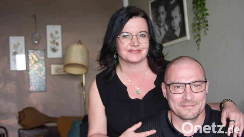 Thomas Beinhofer und Melanie Kümpel sind Lebenspartner. Beide wohnen in Wiesau und sind an Multipler Sklerose erkrankt. Bild: wro