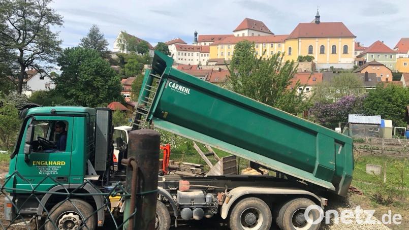 Der Bildungs- und Naturgarten in Sulzbach-Rosenberg nimmt Gestalt an. Bild: Ela Lederer