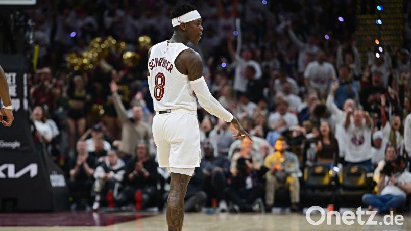 Dennis Schröder steuerte gegen die Pistons neun Punkte bei. (Archivbild) Bild: David Dermer/AP/dpa