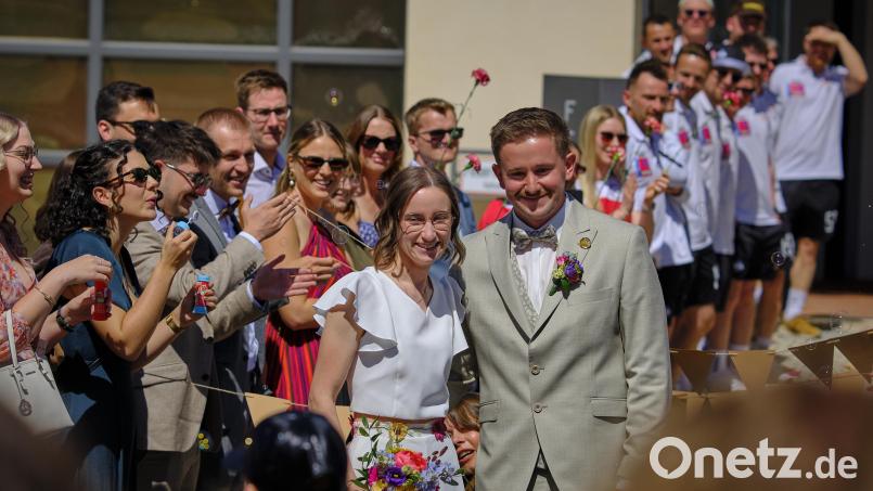 Lena und Kilian Suttner feiern in Etzelwang Hochzeit. Bild: Thilo Klug
