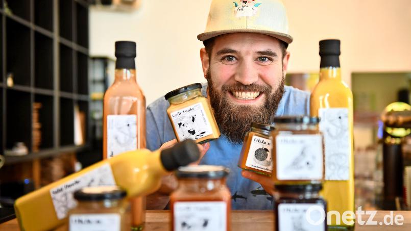 Das Lokal schließt, doch Soßen, Marmeladen und Salatdressings tragen die Idee des Hauses von Sebastian Kunz weiter. Bild: Florian Miedl