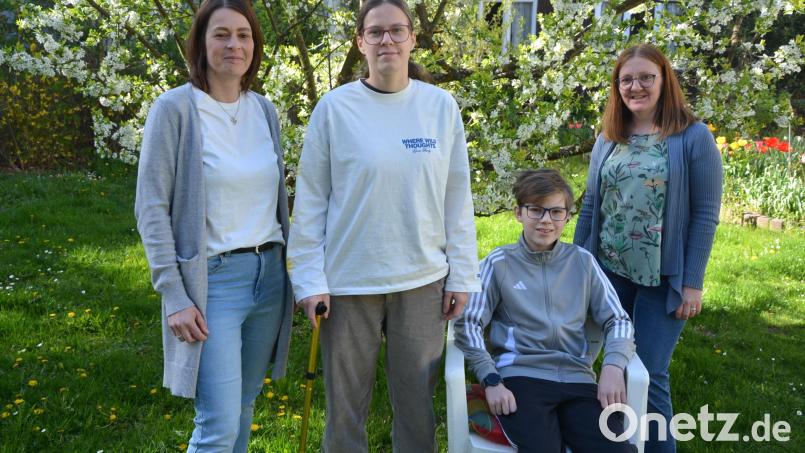 Daniela Schwägerl mit Tochter Angelina Franke sowie Moritz mit seiner Mutter Manuela Hoffmann (von links). Beide Kinder sind an ME/CFS erkrankt. Bild: jr